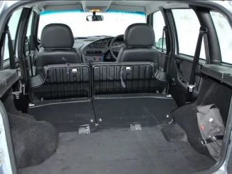 Как откинуть заднее сиденье на ниве шевроле?