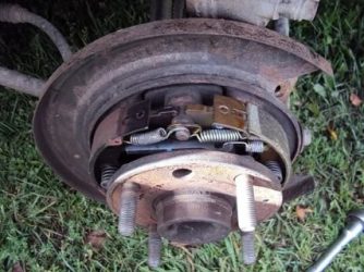 Как отрегулировать ручной тормоз на шевроле лачетти?