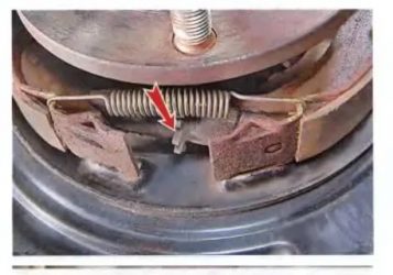 Как отрегулировать ручной тормоз на шевроле лачетти?