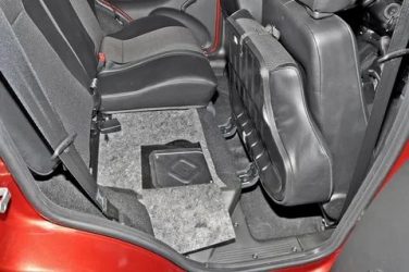 Как снять задние сиденья на шевроле нива?