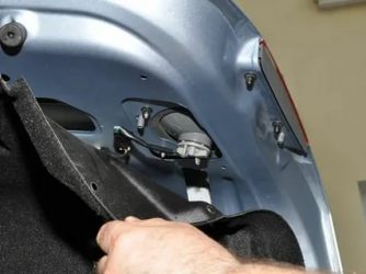 Как снять задний фонарь на шевроле круз?