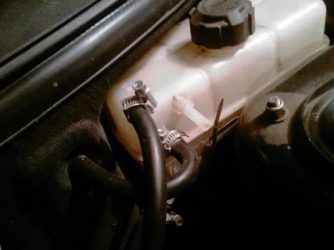 Как убрать воздушную пробку на приоре?