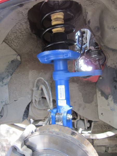 Передняя стойка Автомобильная стойка