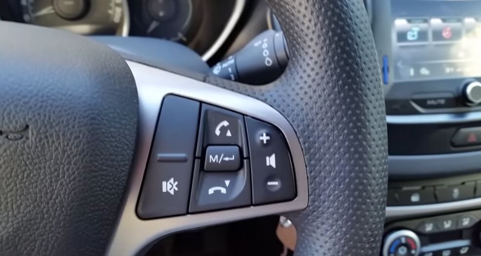 Дополнительное управление на руле Накладка на руль