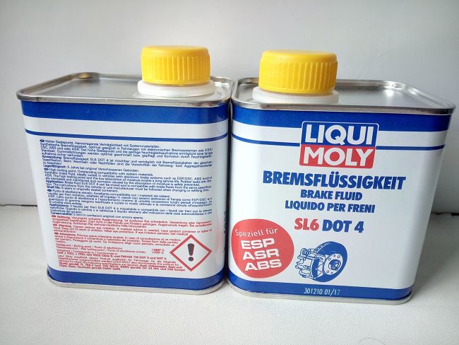Тормозная жидкость Bremsenflussigkeit SL6 DOT 4