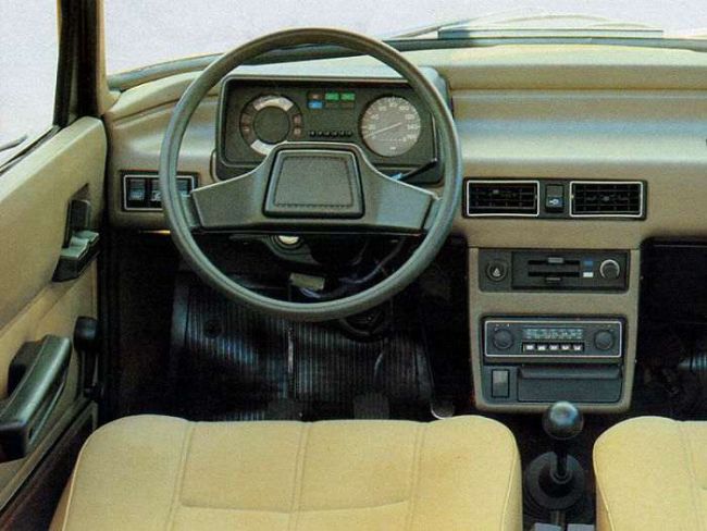 салон Москвич 2140 SL